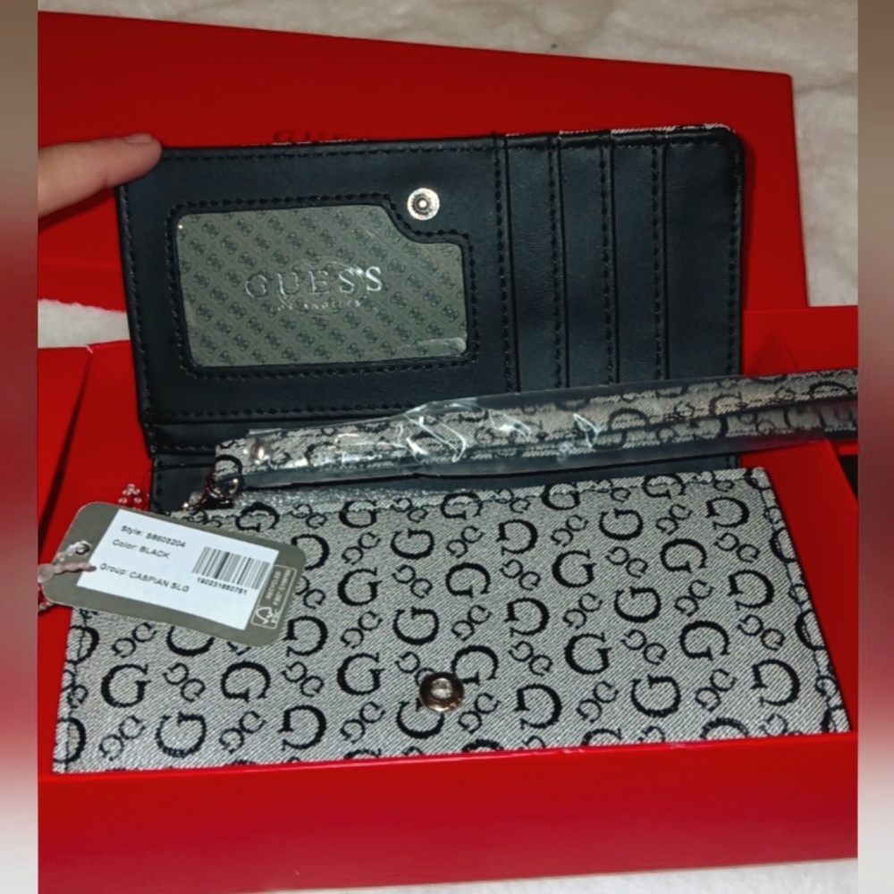 NWT Guess Set🛍 - Picture 2 of 7